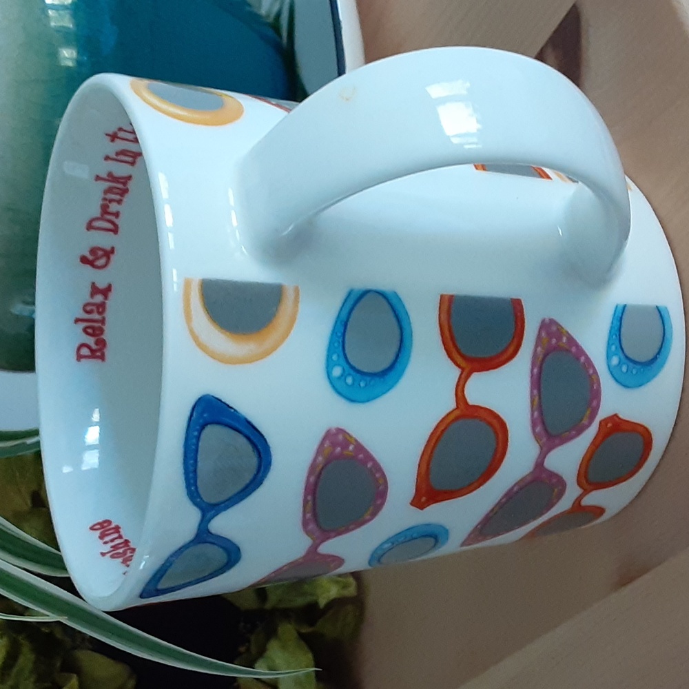 Pfaltzgraff RELAX & DRINK IN THE SUNSHINE Sunglasses Mug 18 oz - Picture 2 of 7